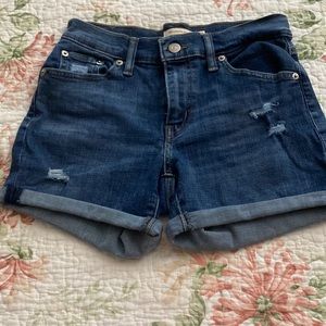 Levi’s shorts jeans (mid length shorts)